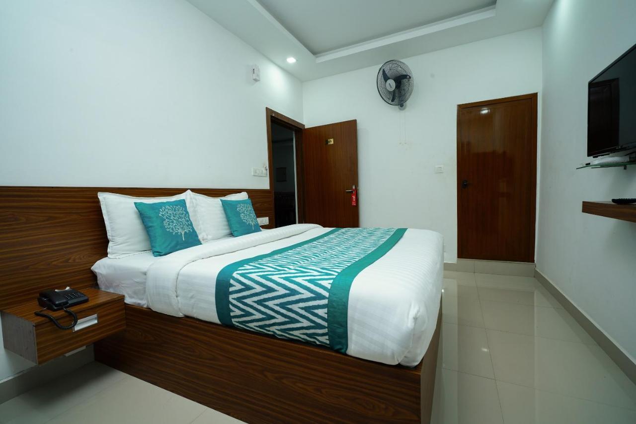 Oyo 6526 Ap Residency City Sultan Bathery Buitenkant foto