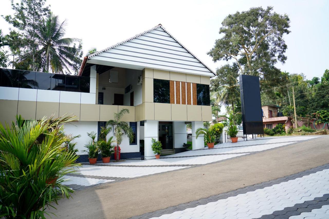 Oyo 6526 Ap Residency City Sultan Bathery Buitenkant foto