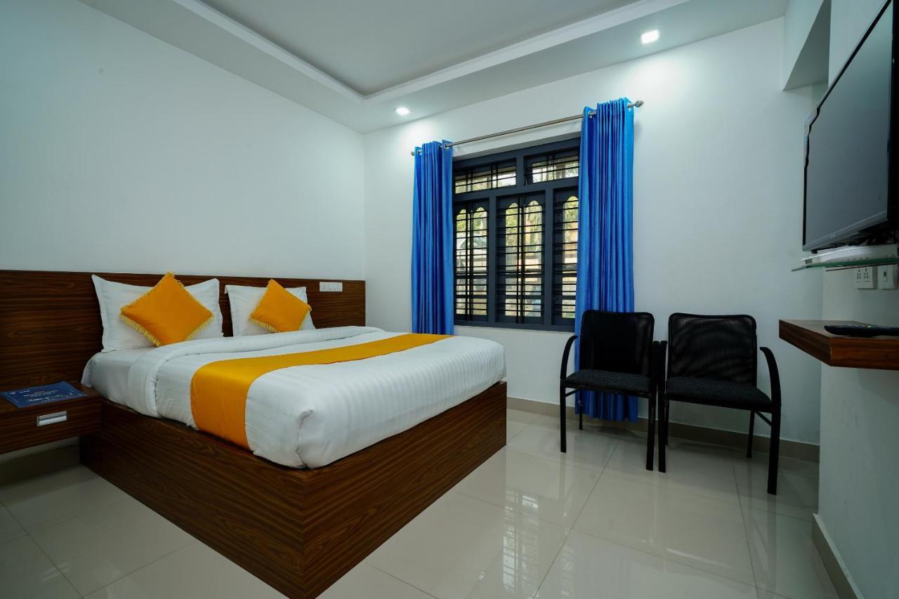 Oyo 6526 Ap Residency City Sultan Bathery Buitenkant foto