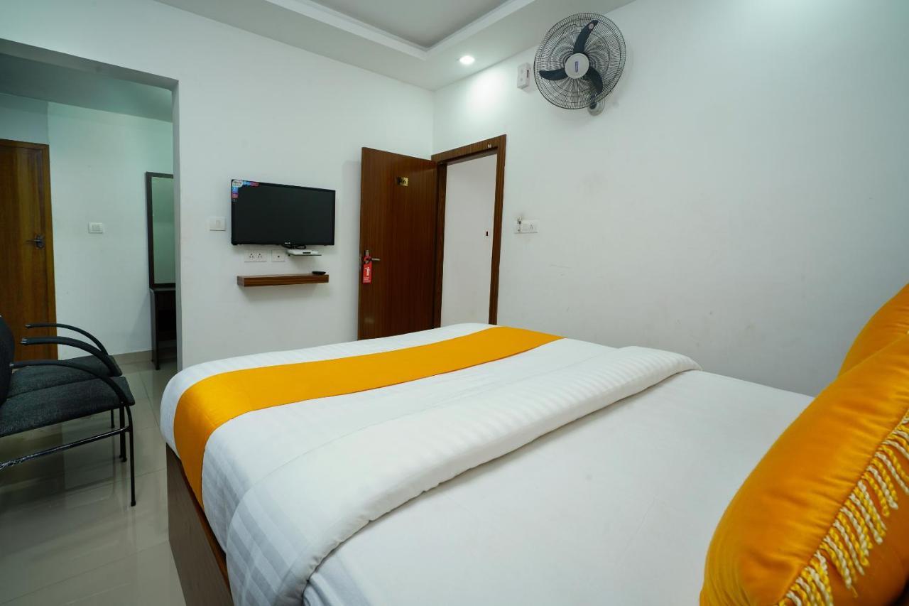 Oyo 6526 Ap Residency City Sultan Bathery Buitenkant foto