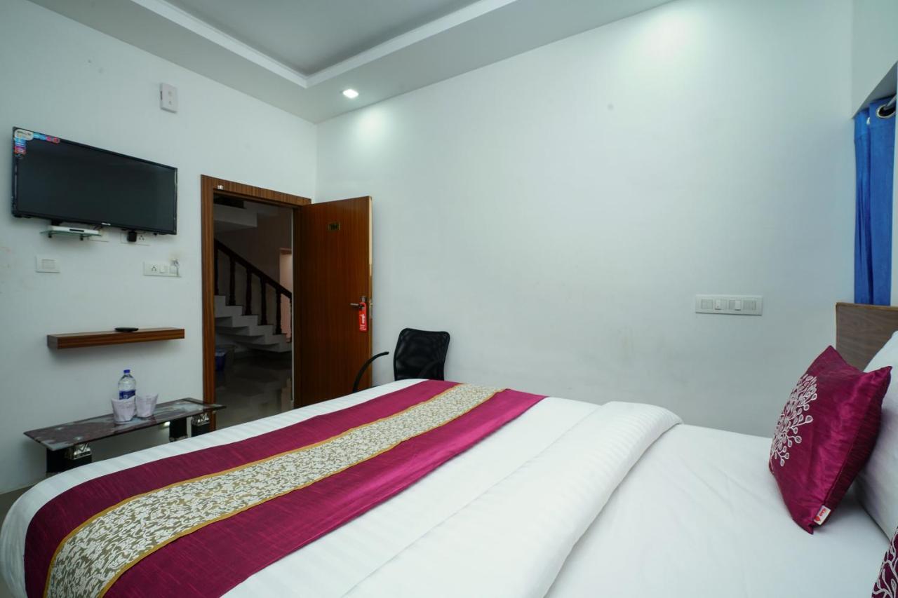 Oyo 6526 Ap Residency City Sultan Bathery Buitenkant foto