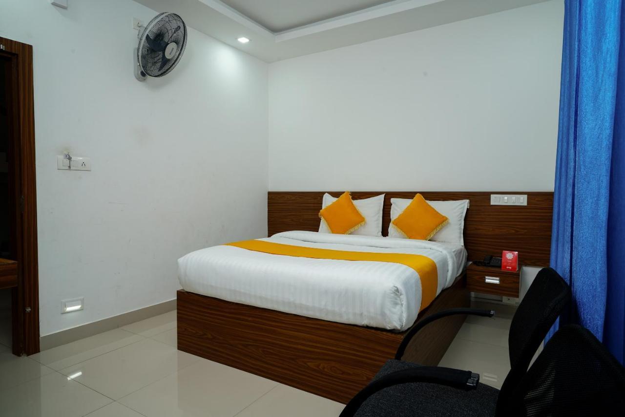Oyo 6526 Ap Residency City Sultan Bathery Buitenkant foto