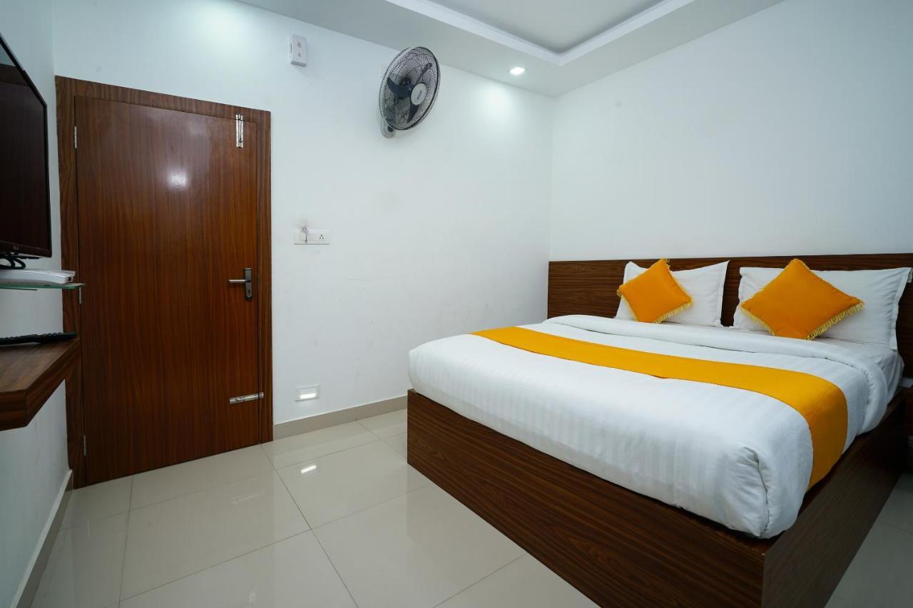 Oyo 6526 Ap Residency City Sultan Bathery Buitenkant foto
